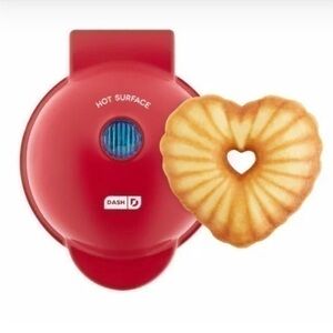 NIB. DASH Mini Heart Bundt Cake Maker